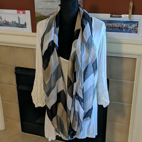 Infinity scarf (in new bundle) - Picture 3 of 6